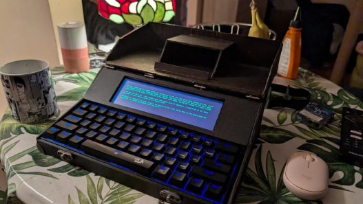 Decouvrez la Trousse en Bois Retro qui se Transforme en - plare.