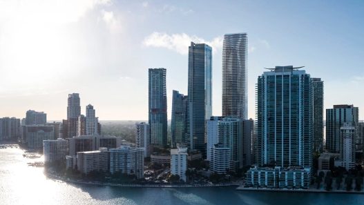 Decouvrez le Luxe Reinvente LIncroyable Gratte Ciel Ecologique de Miami - plare.
