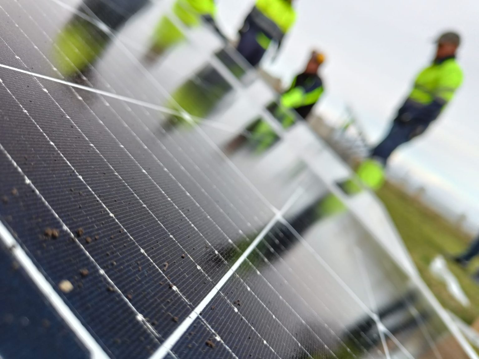 Essentiels des panneaux photovoltaïques : explorez les composants clés pour optimiser votre énergie solaire