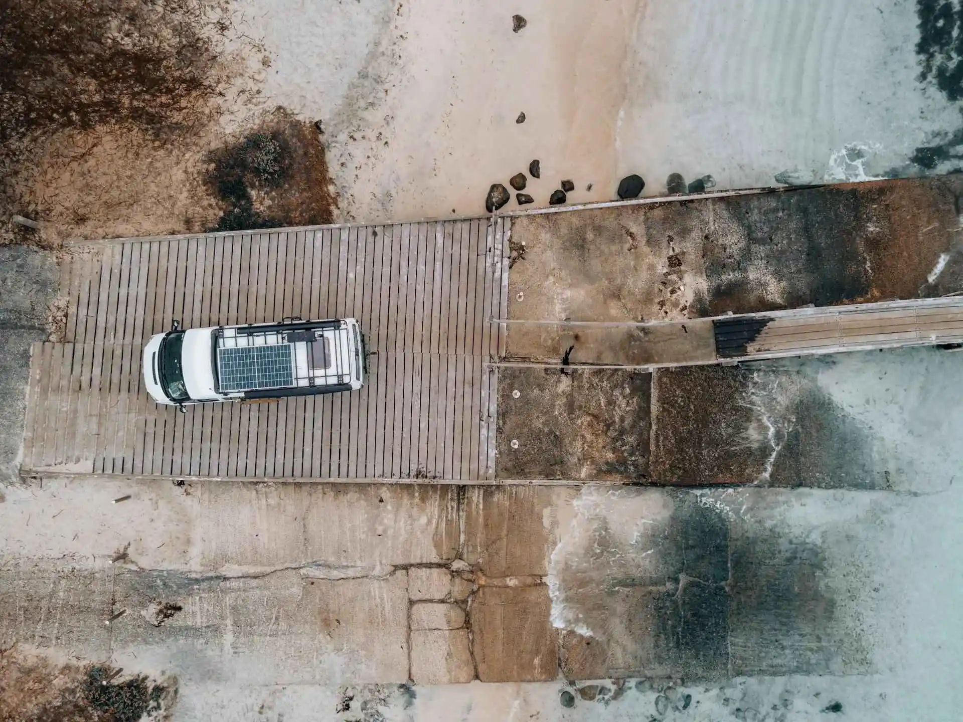 Panneau solaire portable installé en camping
