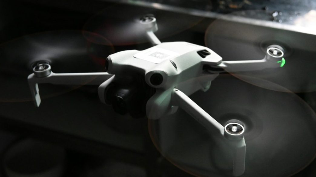 Fait divers : un résident en colère tire des pétards sur un drone de police, toutes les révélations ici