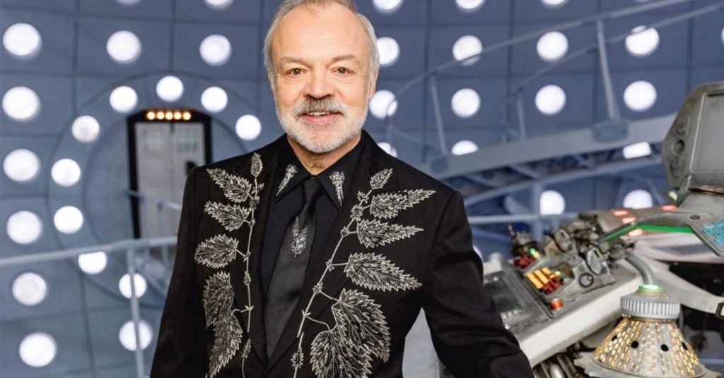 Doctor Who: il conduttore Graham Norton guest star dell'episodio sull'Interstellar Song Contest!