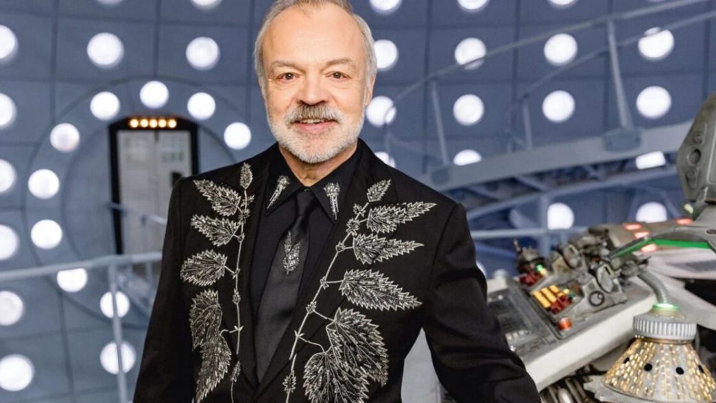 Doctor Who: il conduttore Graham Norton guest star dell'episodio sull'Interstellar Song Contest!