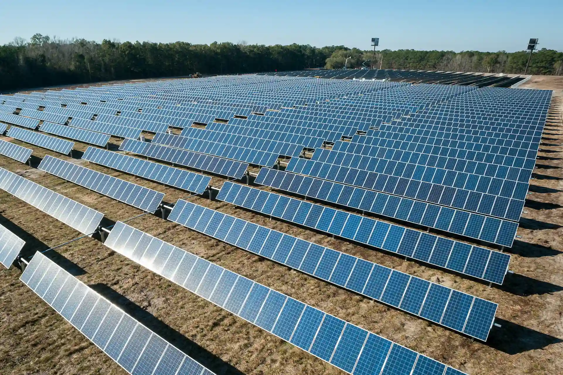 Installation de panneaux solaires dans les ménages et les entreprises