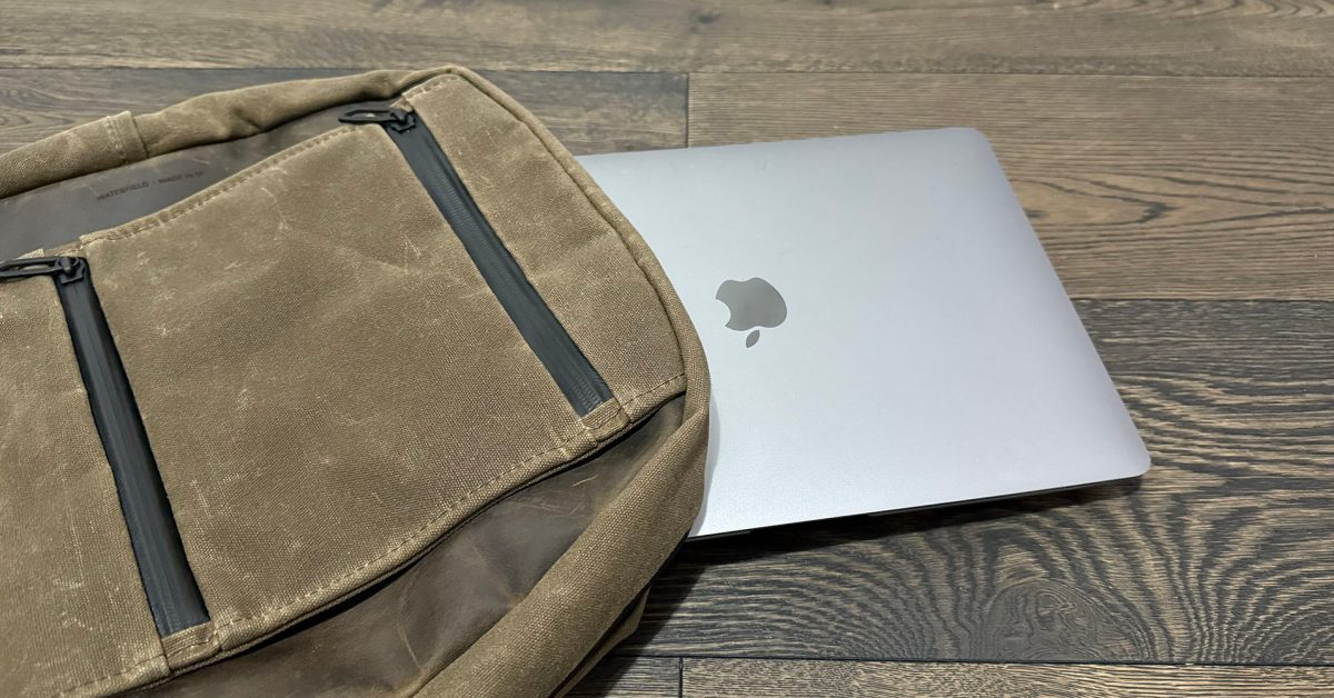 MacBook Air travel - plare.