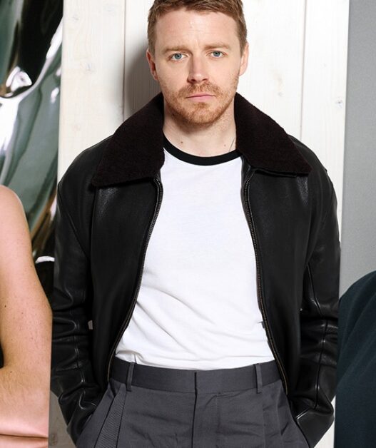 Orgoglio e pregiudizio: Emma Corrin, Jack Lowden e Olivia Colman protagonisti della miniserie Netflix