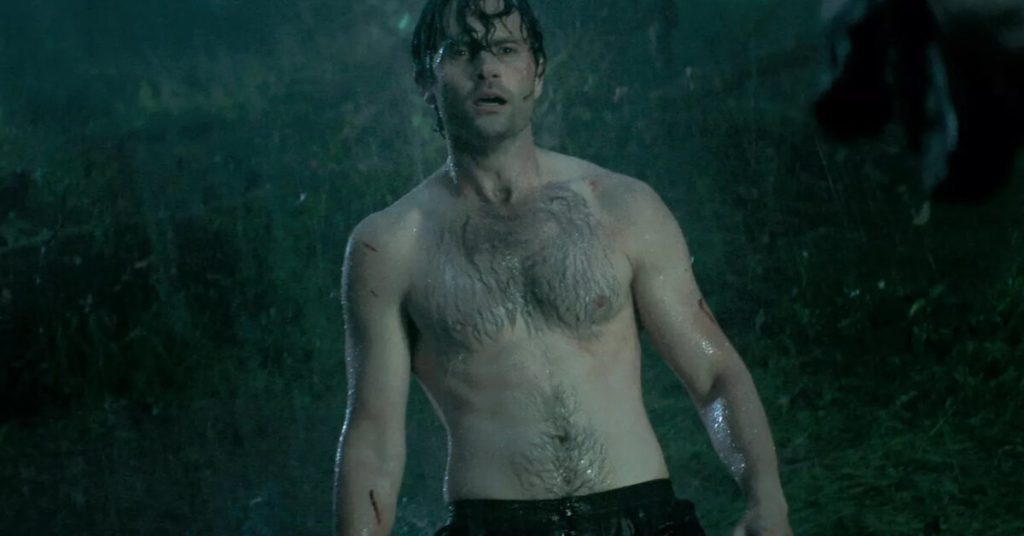 Penn Badgley révèle pourquoi Joe n’était pas torse nu dans la finale de You Penn Badgley commenta la scena finale di You: "ecco perché gli sceneggiatori non volevano che Joe fosse a torso nudo"