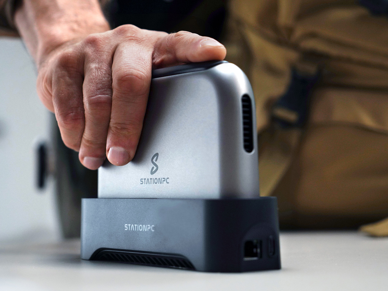 PocketCloud Portable NAS Backs Up Your World On the Go hero - plare.