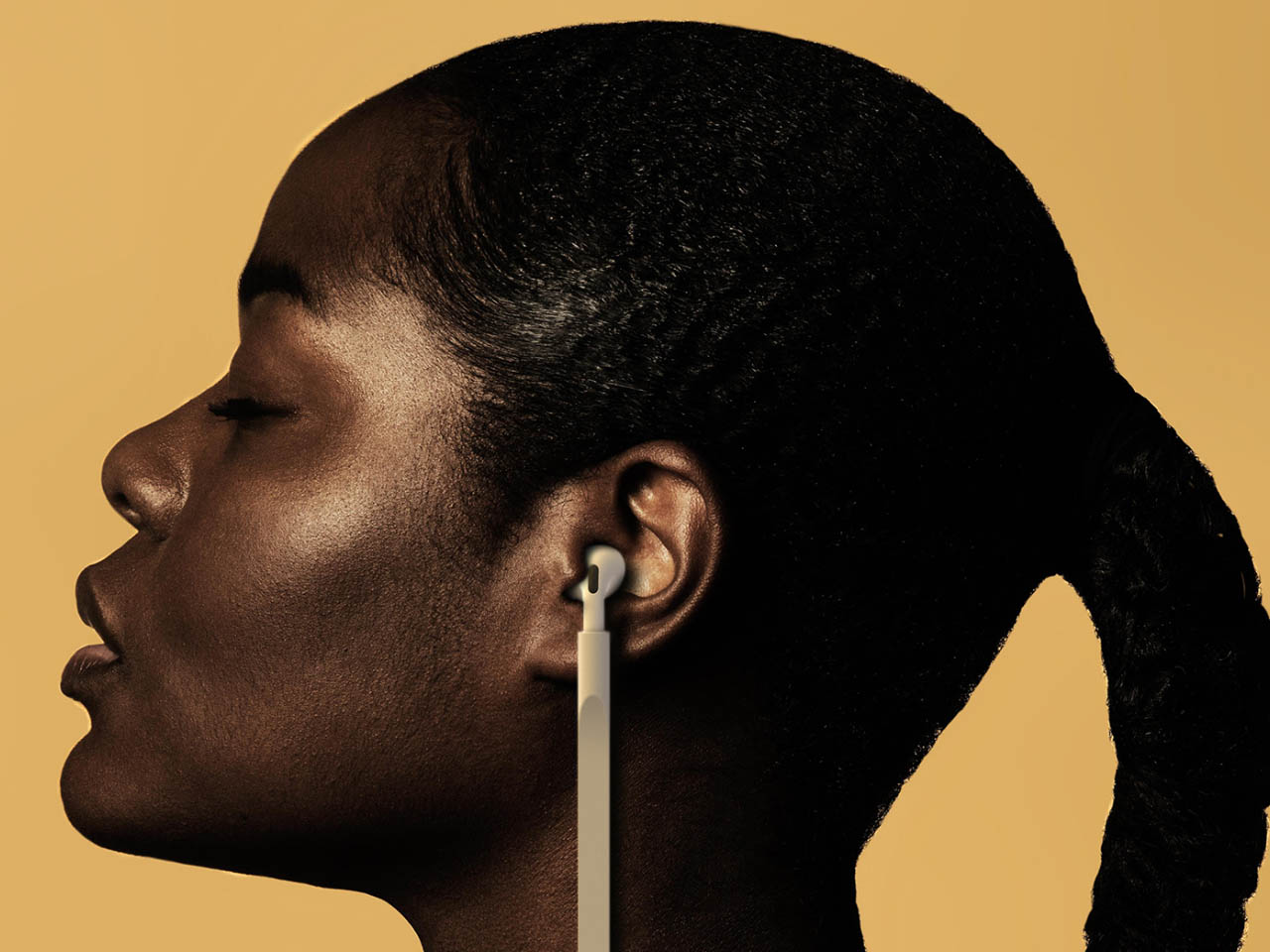 Reverse charging bluetooth earphones 2 - plare.