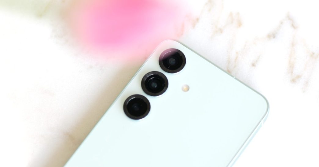 Samsung promeut des ventes exceptionnelles de la série Galaxy S25 et tease le XR, un avenir prometteur pour les smartphones.