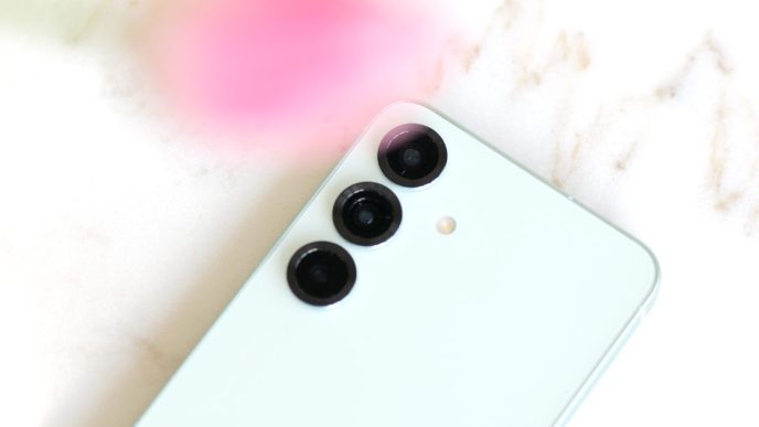 Samsung promeut des ventes exceptionnelles de la série Galaxy S25 et tease le XR, un avenir prometteur pour les smartphones.