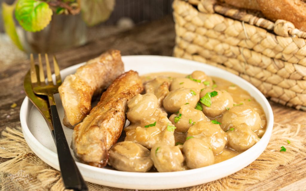 Savourez lagarto de cerdo nappé de sauce aux champignons : une recette gourmande à essayer