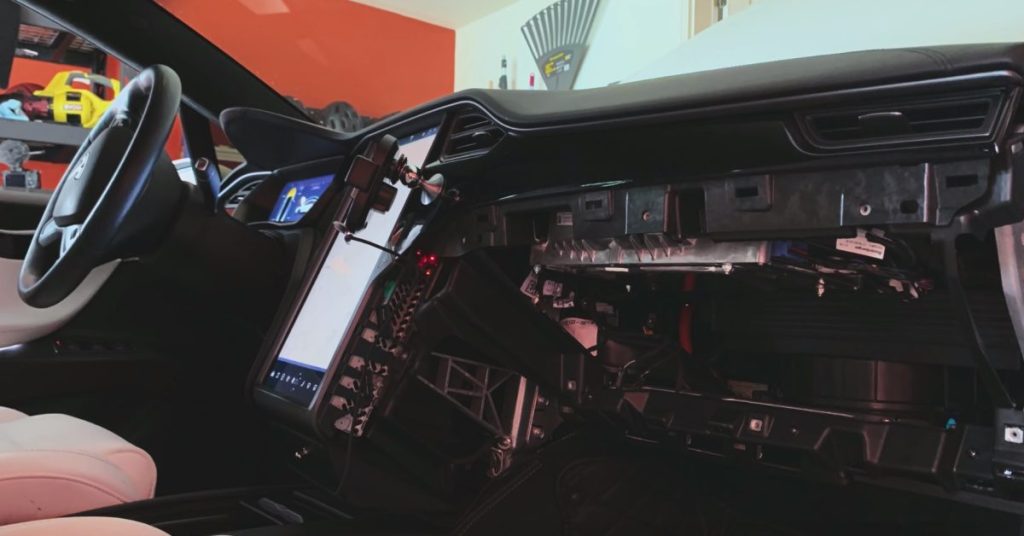 Tesla doit remplacer des ordinateurs dans près de 4 millions de voitures ou indemniser leurs propriétaires.