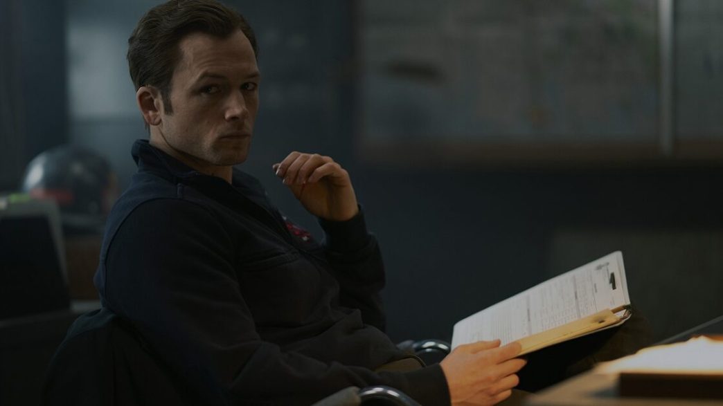 Smoke - Tracce di fumo: la data d'uscita e le prime immagini della serie Apple TV+ con Taron Egerton