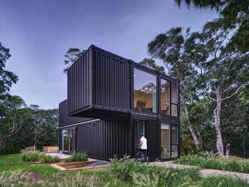 Transformez des Conteneurs Maritimes en Maisons Prêtes à L’Emploi : Découvrez le Phénomène de l’Architecture Empilable !