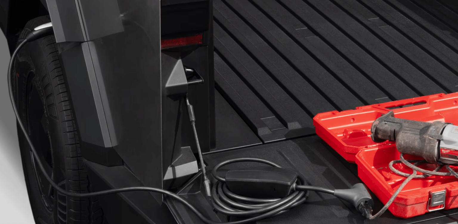 Tesla dévoile un accessoire innovant pour des prises électriques nomades sur le nouveau Cybertruck à prix réduit
