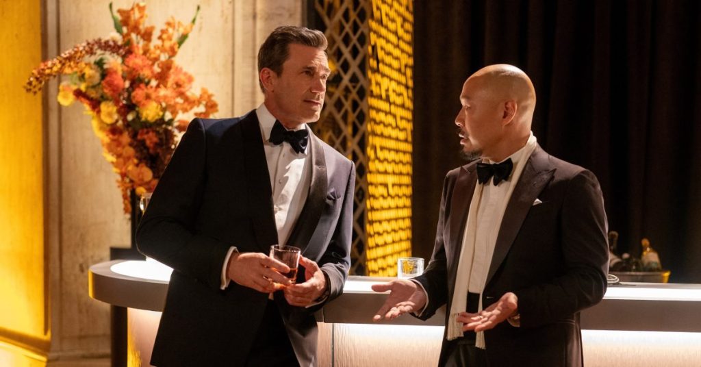 Jon Hamm brille dans la nouvelle série captivante Your Friends & Neighbors, disponible en streaming sur Apple TV+
