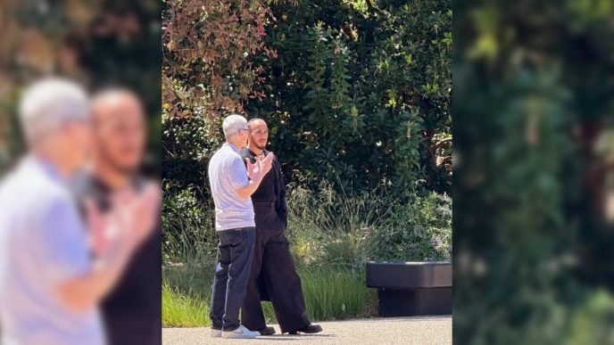 tim cook lewis hamilton apple park.webp - plare.
