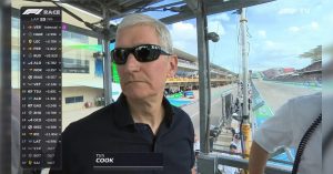 1746369637 tim cook formula 1.jpg.webp - plare.