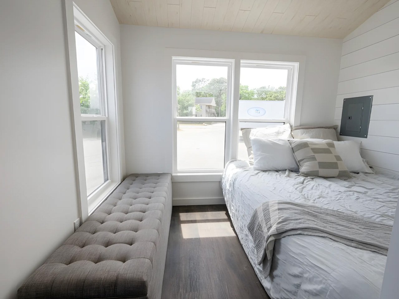 1746400662 849 Decouvrez la Maison Tiny a Un Etage Abordable Interieur - plare.