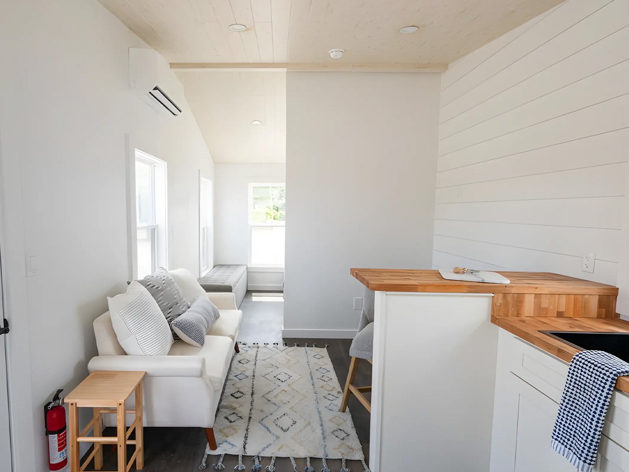 1746400662 861 Decouvrez la Maison Tiny a Un Etage Abordable Interieur - plare.