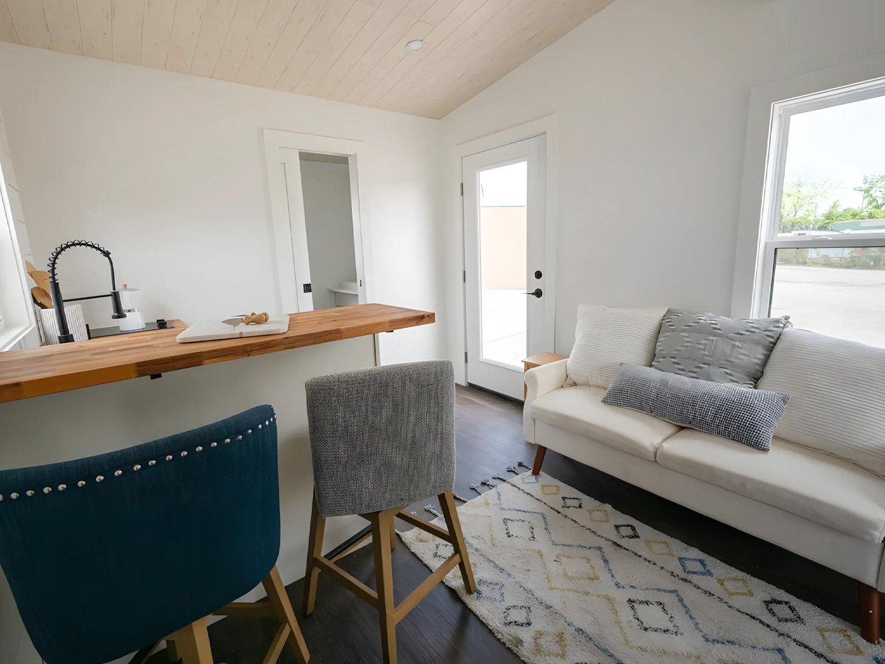 1746400662 949 Decouvrez la Maison Tiny a Un Etage Abordable Interieur - plare.