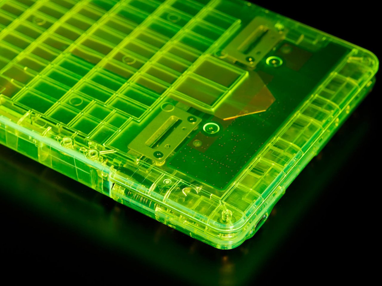 1746440513 120 Decouvrez le Pomera DM250 Loutil Cyberpunk Transparent qui Inspire - plare.