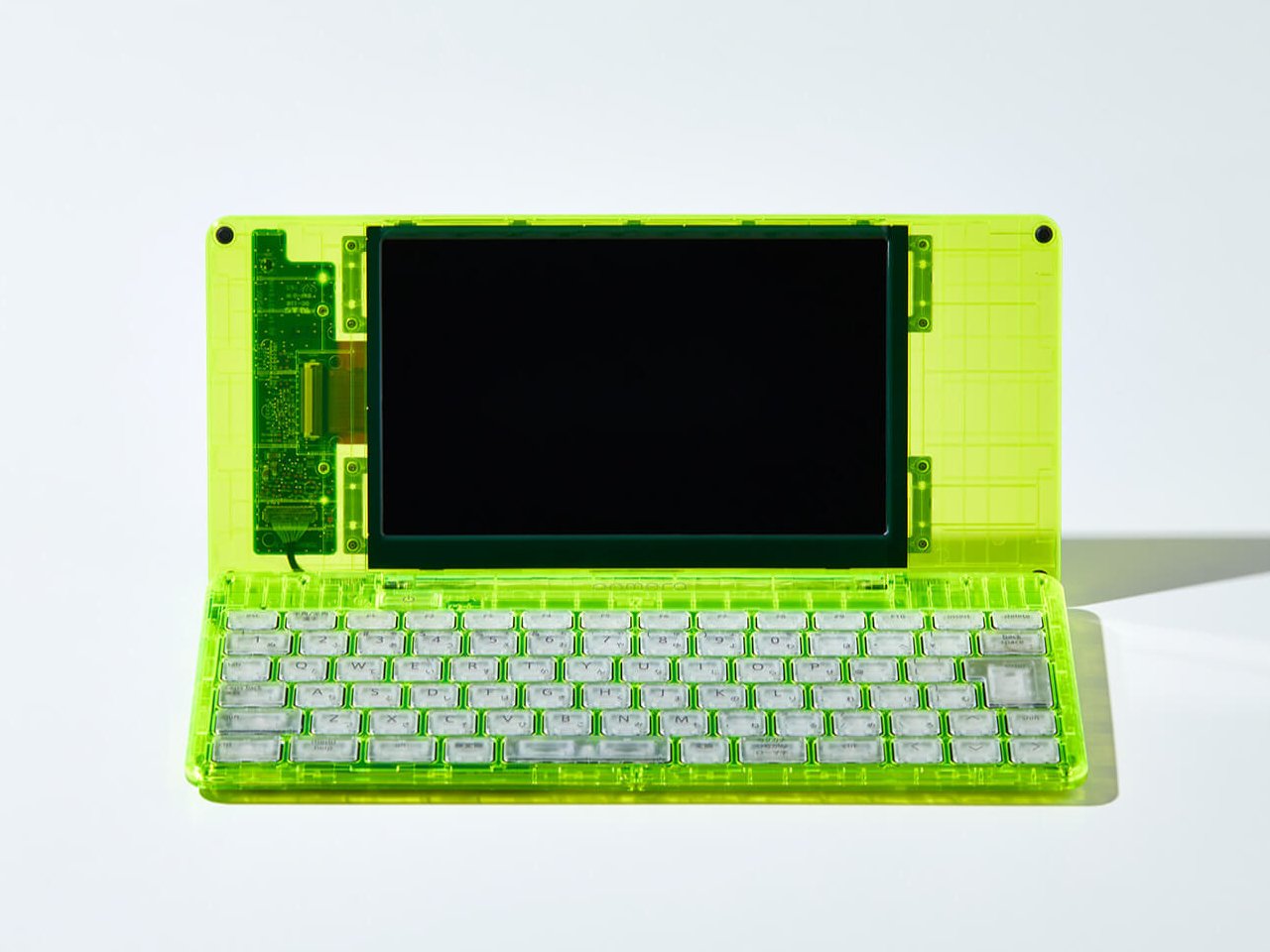 1746440513 447 Decouvrez le Pomera DM250 Loutil Cyberpunk Transparent qui Inspire - plare.