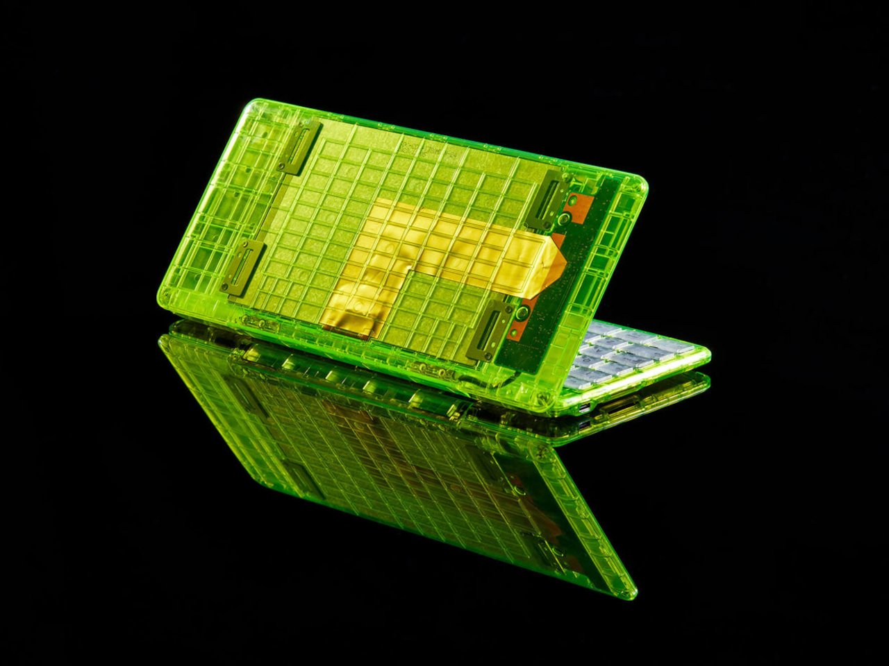 1746440513 757 Decouvrez le Pomera DM250 Loutil Cyberpunk Transparent qui Inspire - plare.