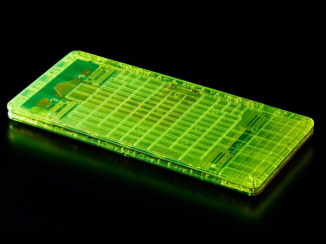 1746440513 833 Decouvrez le Pomera DM250 Loutil Cyberpunk Transparent qui Inspire - plare.