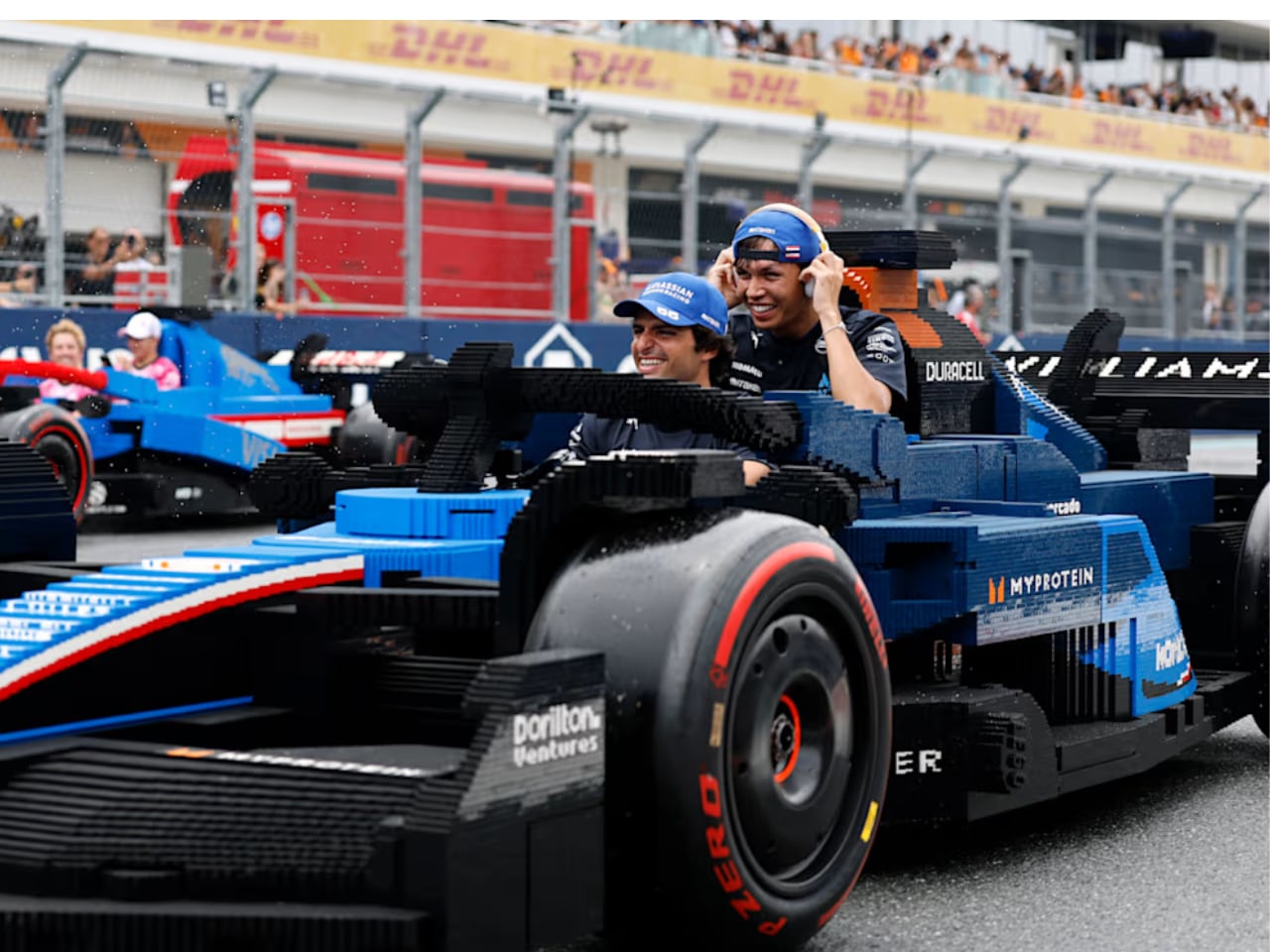1746486830 187 LEGO Reinvente la Formule 1 Des Voitures en Taille - plare.