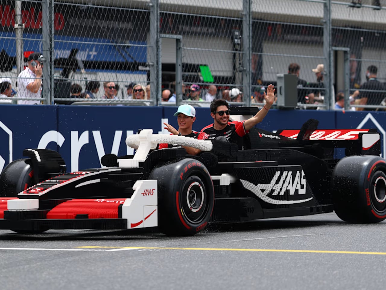 1746486830 217 LEGO Reinvente la Formule 1 Des Voitures en Taille - plare.