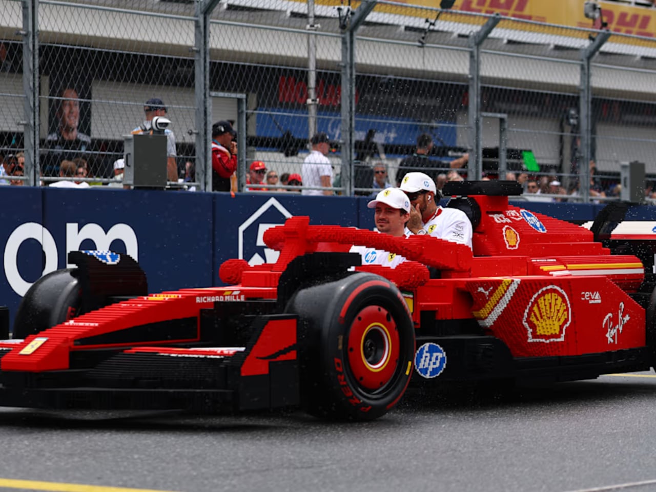 1746486830 511 LEGO Reinvente la Formule 1 Des Voitures en Taille - plare.
