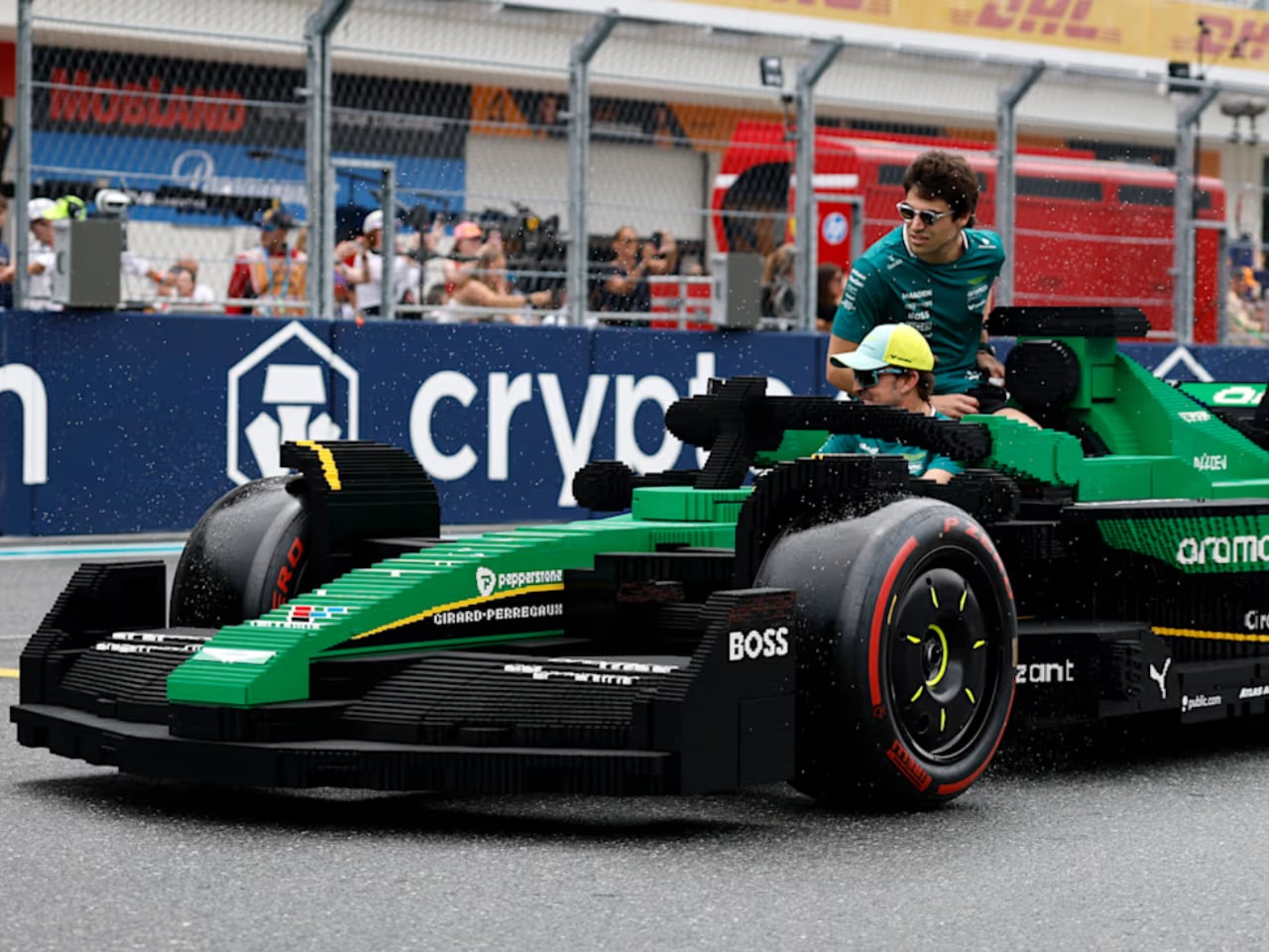 1746486830 986 LEGO Reinvente la Formule 1 Des Voitures en Taille - plare.
