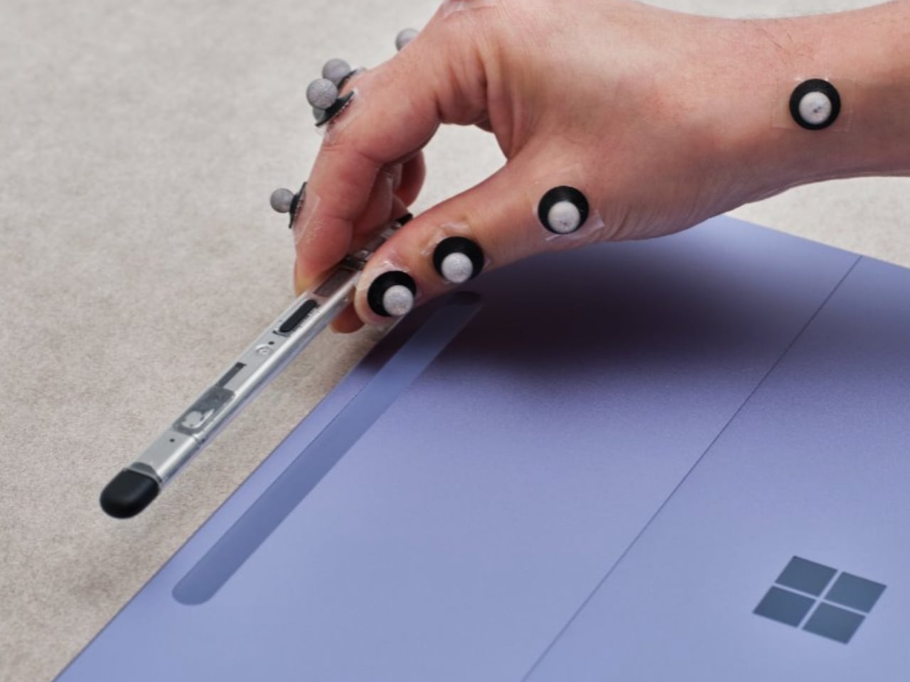 1746538468 78 Decouvrez le Design Revolutionnaire de la Surface Pro et du - plare.