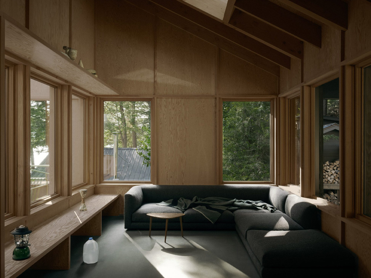 1746574522 240 Decouvrez cette Cabane Ecologique Autonome au Bord du Lac Parfaite - plare.