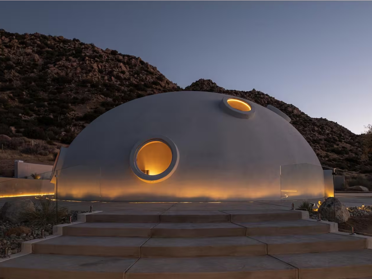 1746613040 665 Decouvrez cette incroyable maison en forme de dome une - plare.