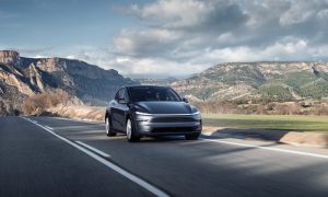 1746621455 new tesla model y logo outdoor 1000x600 - plare.