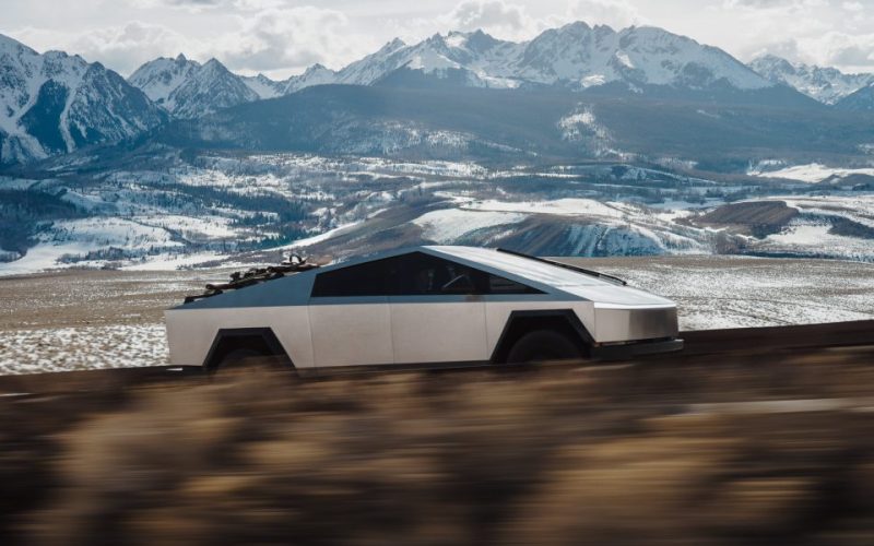 1746637758 tesla cybertruck logo sales tsla 1000x600 - plare.
