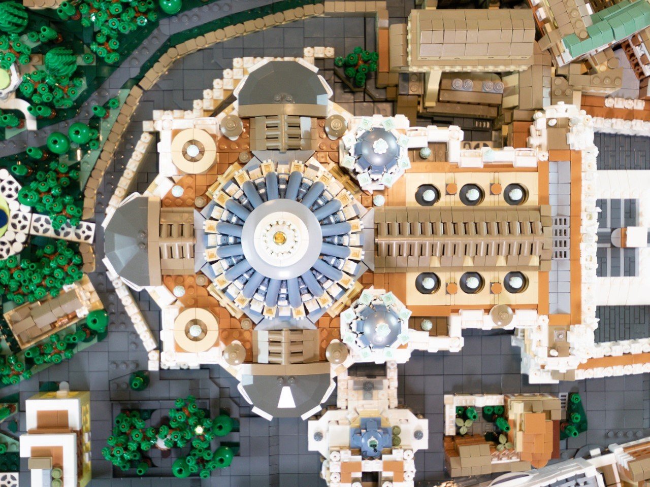 1746741763 966 Decouvrez cette incroyable replique du Vatican en LEGO de 67 - plare.