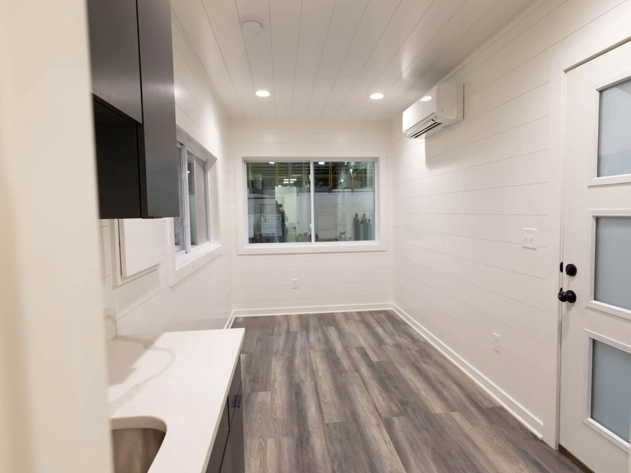 1746835602 288 Decouvrez la Tiny House Economique en Conteneur Maritime Un - plare.