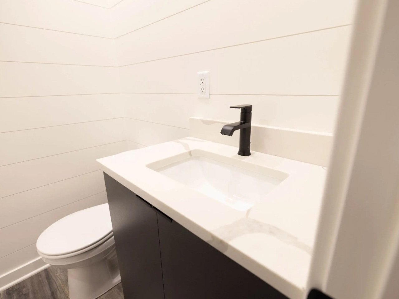 1746835606 145 Decouvrez la Tiny House Economique en Conteneur Maritime Un - plare.