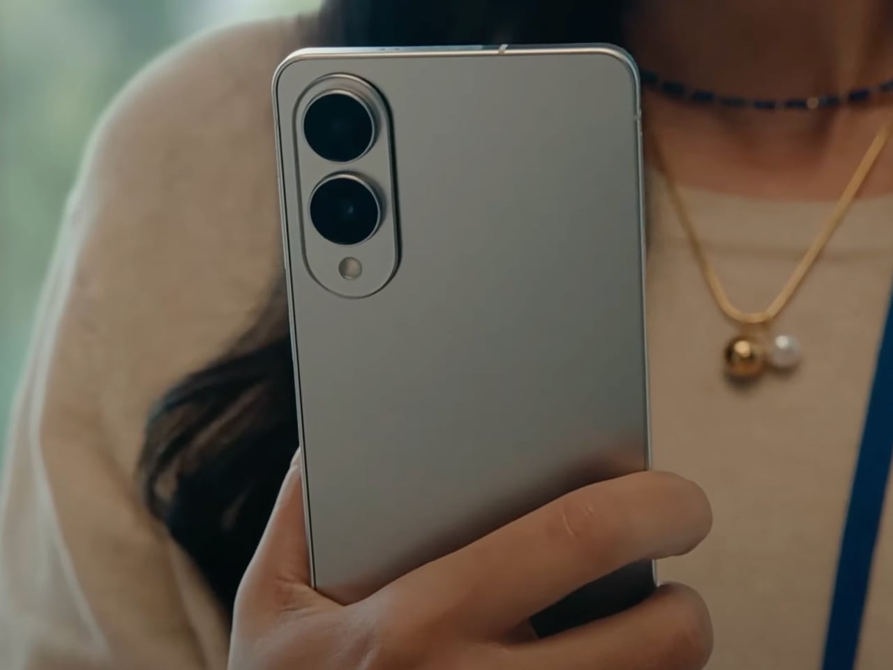 1747123143 441 Decouvrez comment le Galaxy S25 Edge Revolutionne le Design Flambeau - plare.