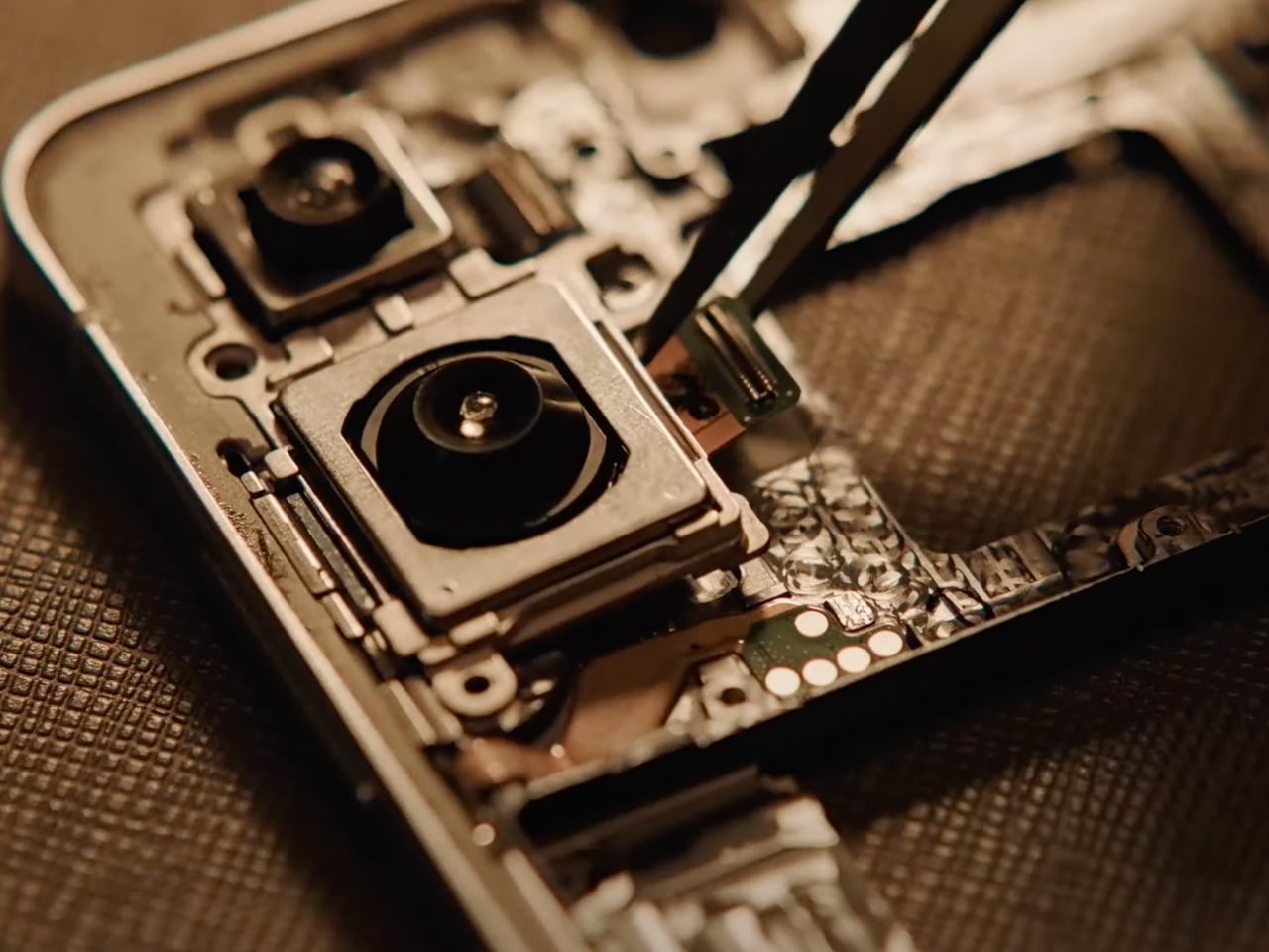 1747123144 668 Decouvrez comment le Galaxy S25 Edge Revolutionne le Design Flambeau - plare.