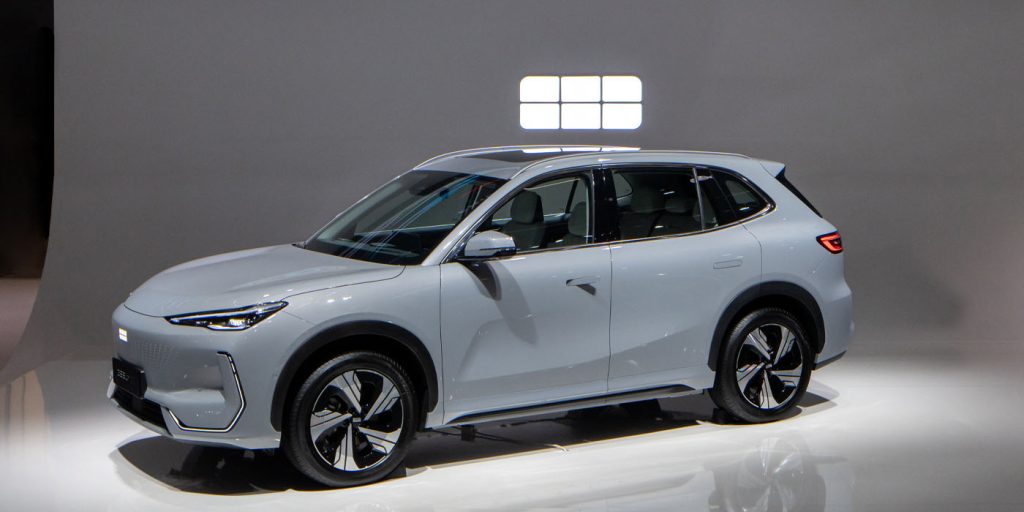 Geely Auto lance des véhicules électriques en Pologne grâce à son partenariat avec Jameel Motors - plare. Geely Pologne