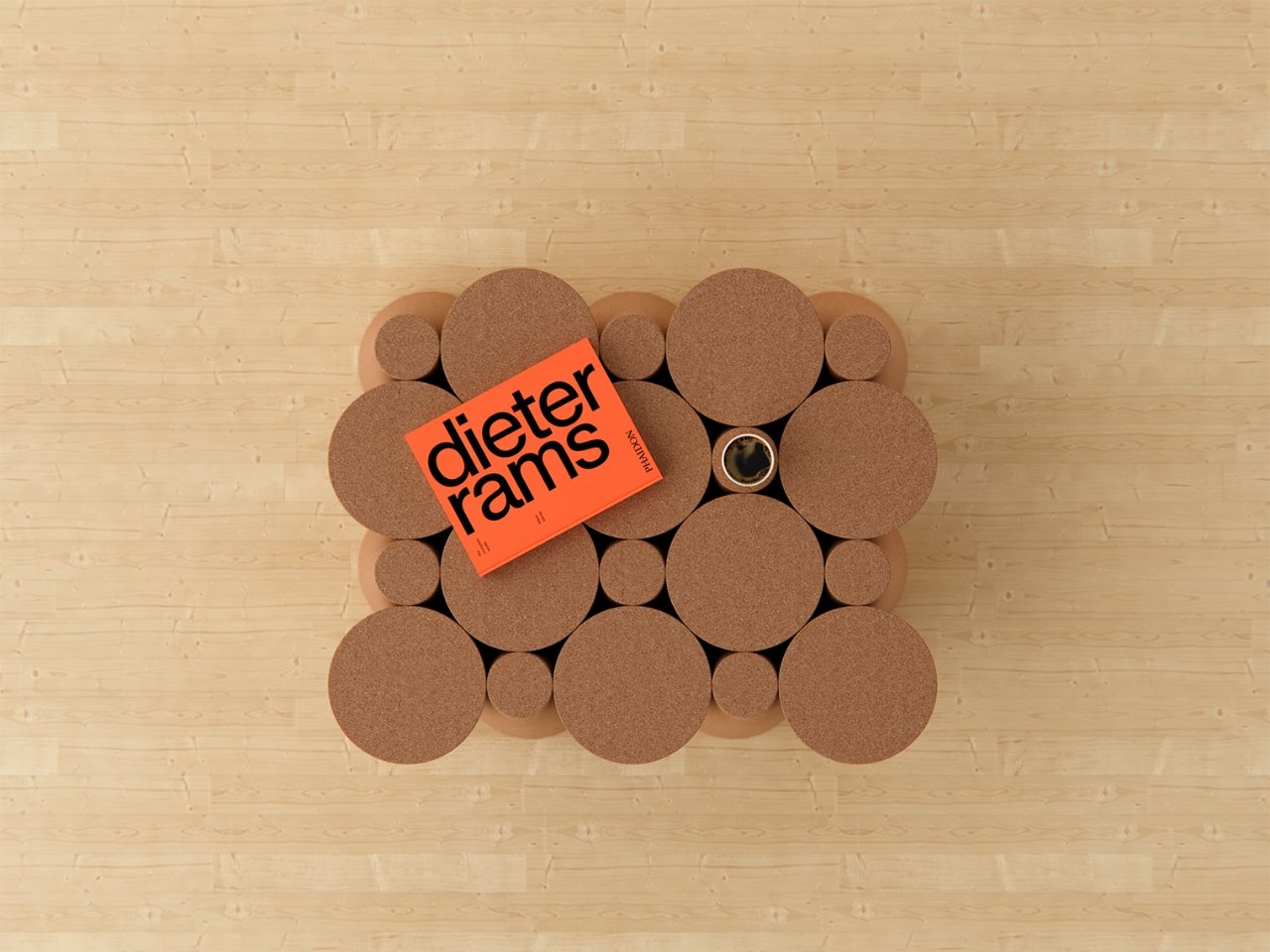 1747330685 38 Decouvrez le Coffre de Table Revolutionnaire Cones Innovants et - plare.
