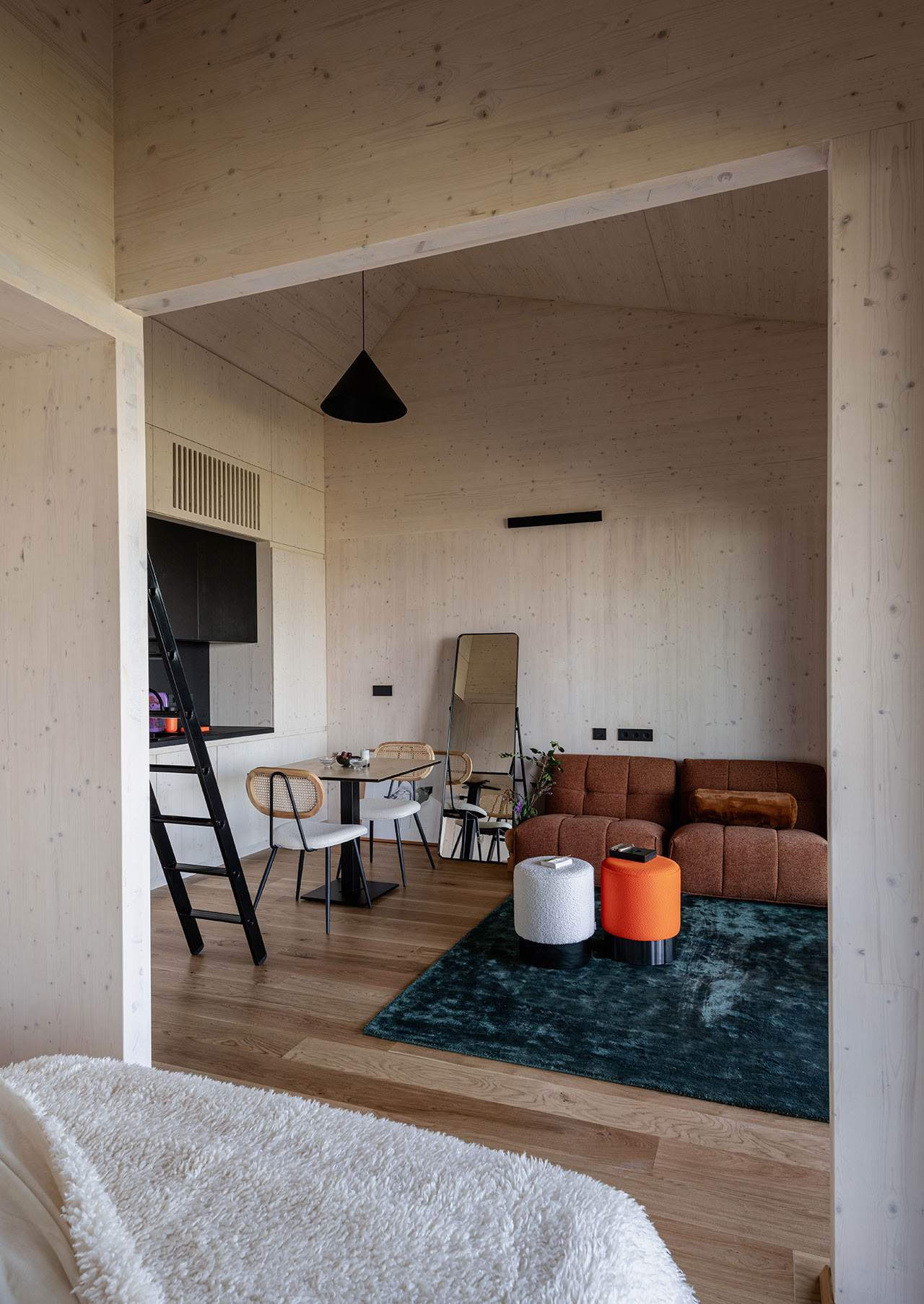 1747698209 16 Decouvrez cette Treehouse Japonaise LHarmonie Parfaite entre Minimalisme et - plare.