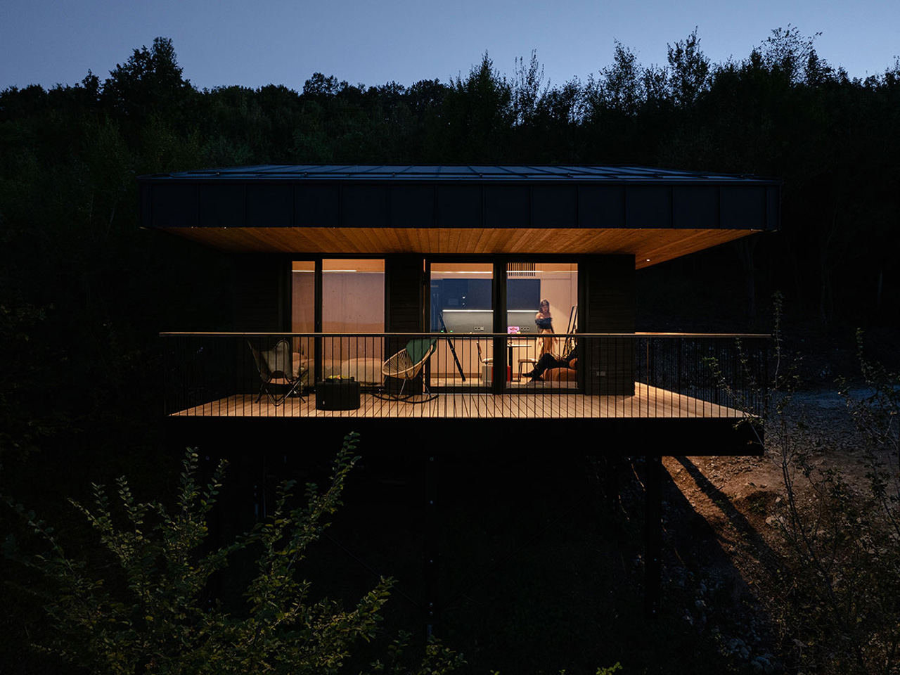 1747698216 579 Decouvrez cette Treehouse Japonaise LHarmonie Parfaite entre Minimalisme et - plare.