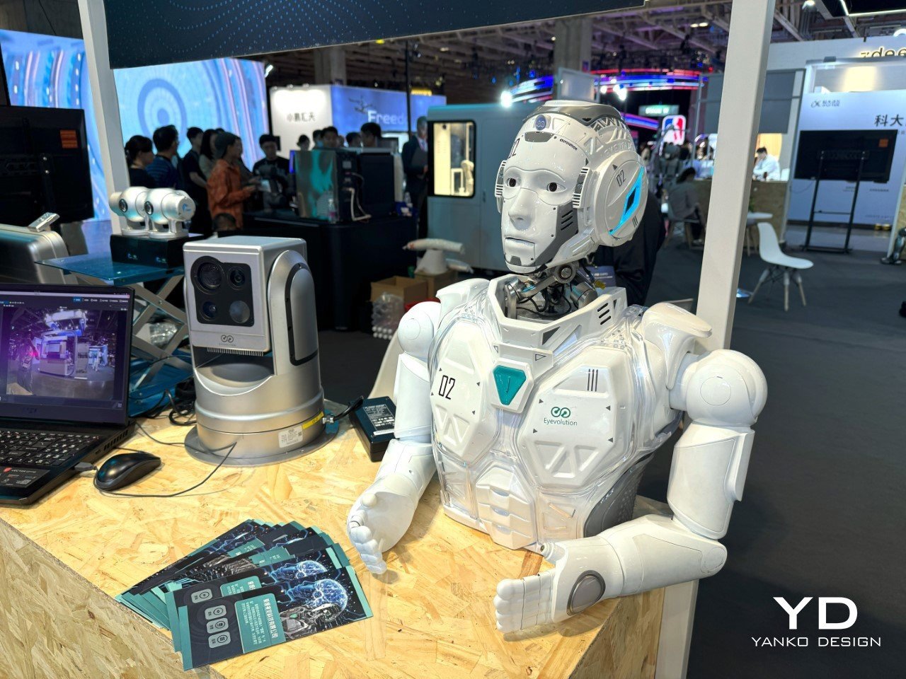 1747943718 880 Pourquoi la Chine est elle Fascinee par les Robots Humanoides - plare.