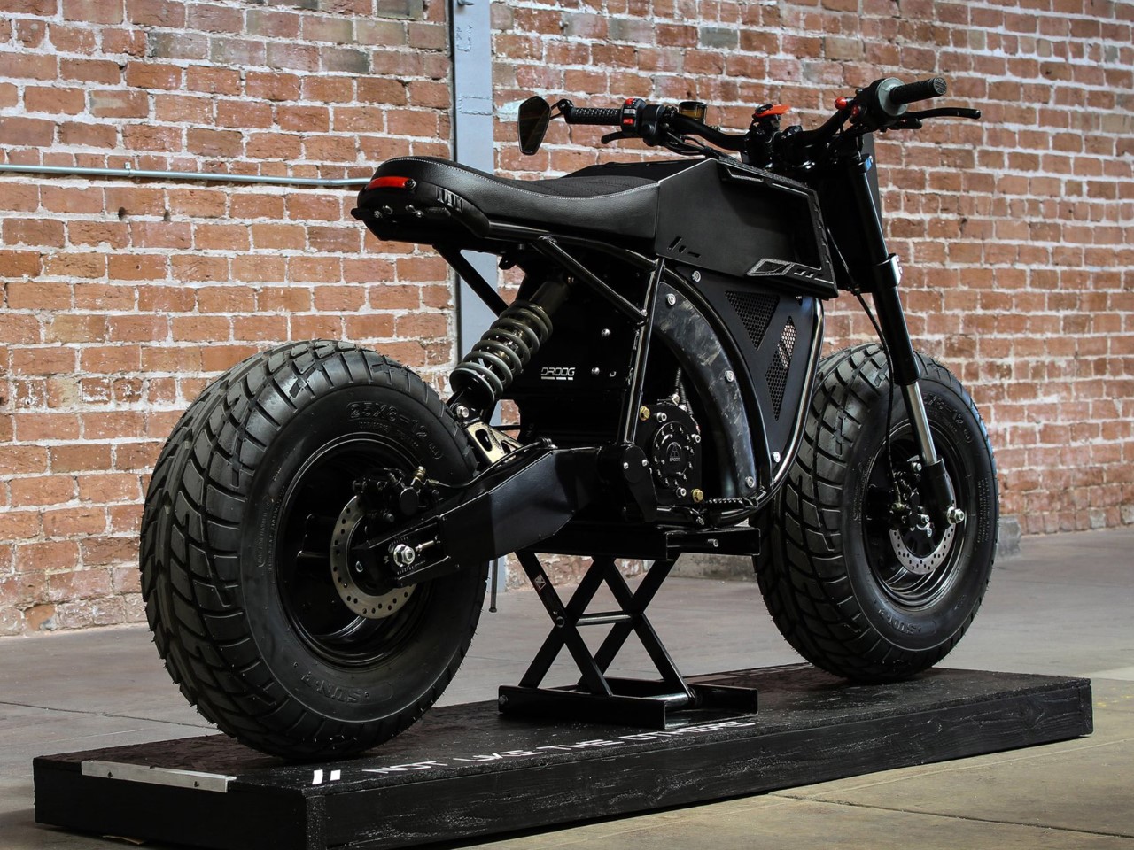 1747946359 509 Decouvrez le Monstre Electrique Post Apocalyptique Le Droog X Volcon - plare.